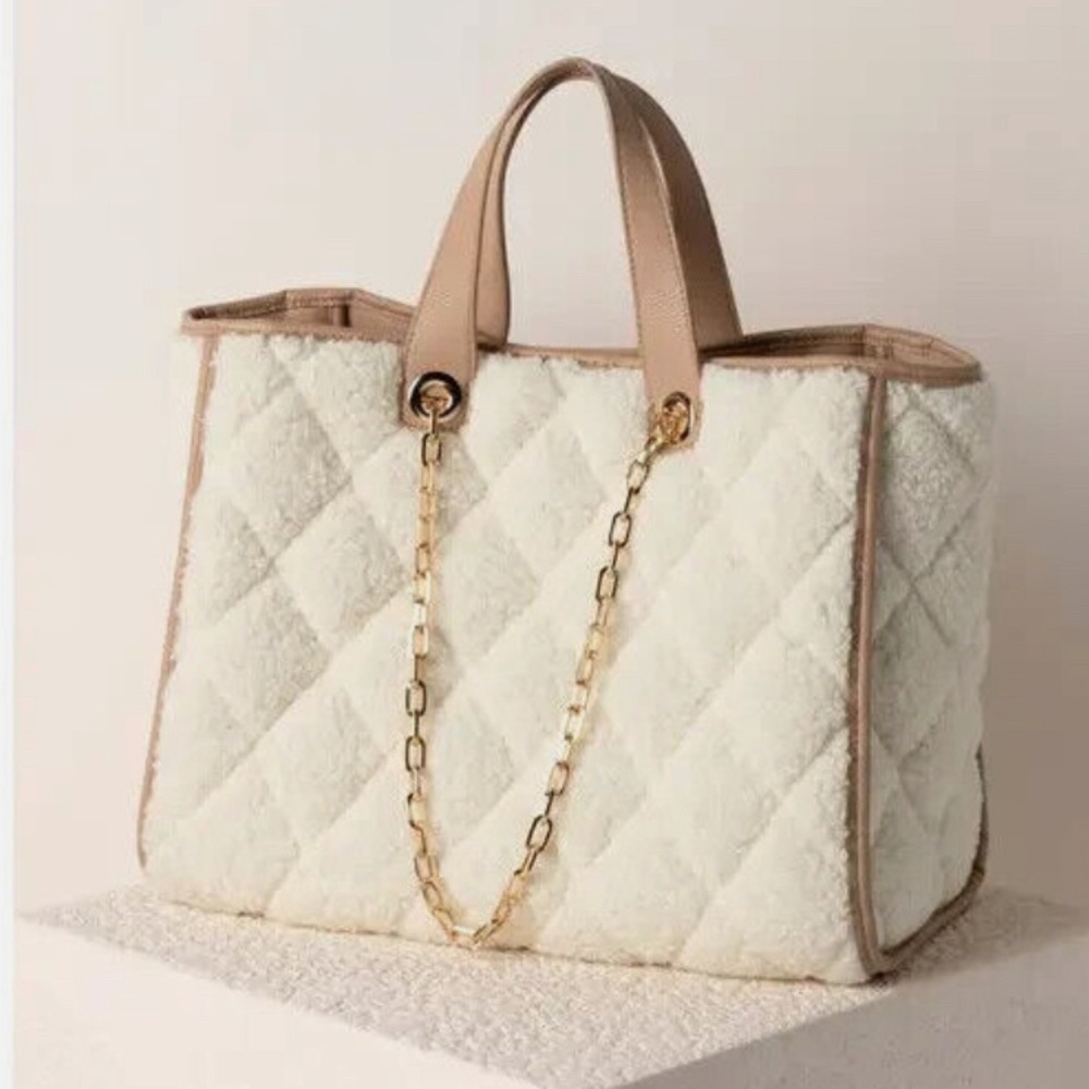 NWT Shiraleah Courchevel fuzzy ivory tote with gold chain